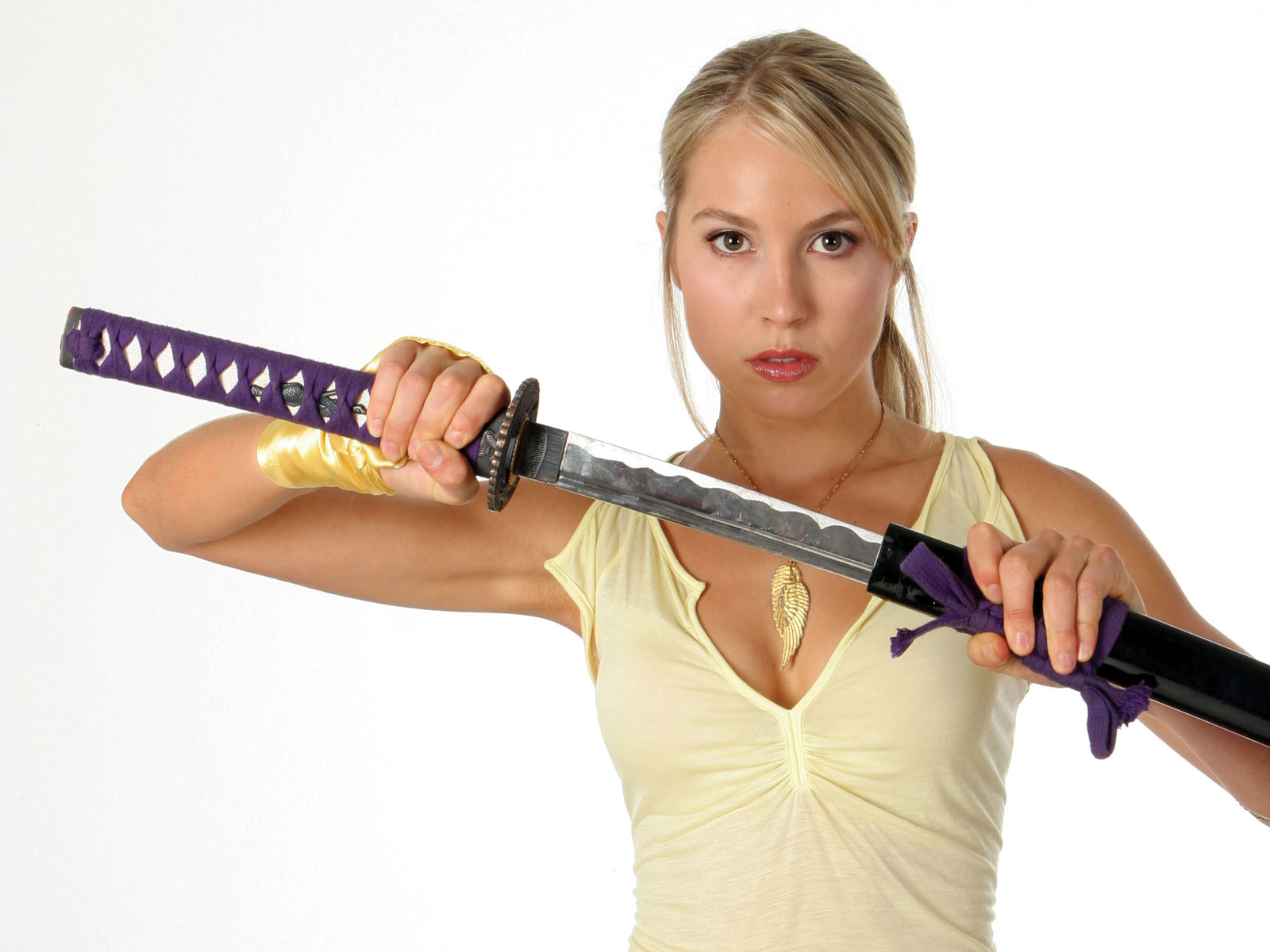 dead-or-alive-sara-carter-3