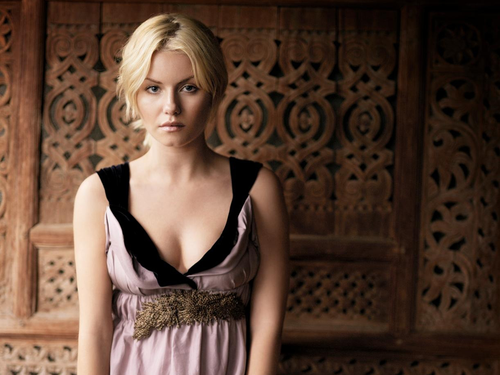 elisha-cuthbert-15